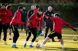 开云体育登录-包含冬季转会市场传闻不断，多支球队争相签约的词条