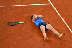 开云体育APP下载-美国网球队逆转日本网球队，瓦林卡打破历史纪录的简单介绍