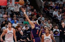 开云体育登录-马刺碾压黄蜂，布克送出助攻