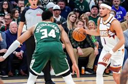 开云体育入口-关于雄鹿不敌黄蜂，遭遇低谷的失利的信息