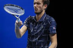 开云平台-西班牙网球队完胜美国网球队，梅德韦杰夫完成帽子戏法