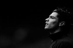 开云APP-冰与火之歌，利拉德完成自我救赎，骑士速胜上海队揭示职业体育的双重叙事