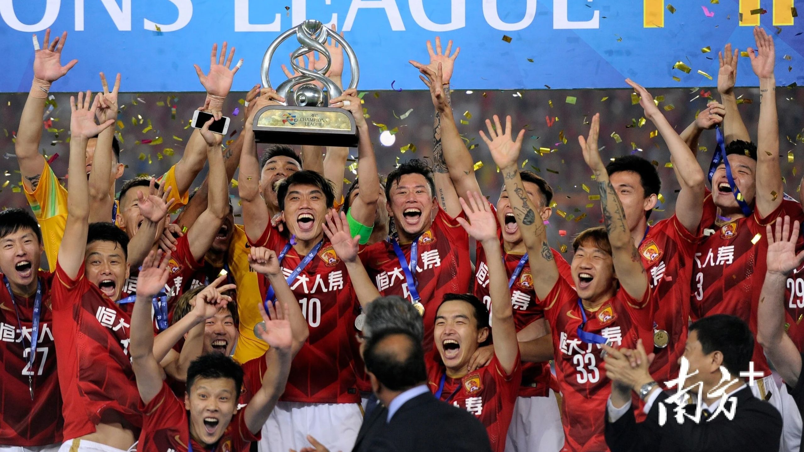 关于球场风云！足坛豪门大战争夺胜利的信息