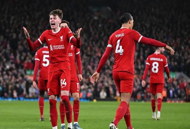 包含利物浦主场迎战热刺，场面火爆不可错过的词条