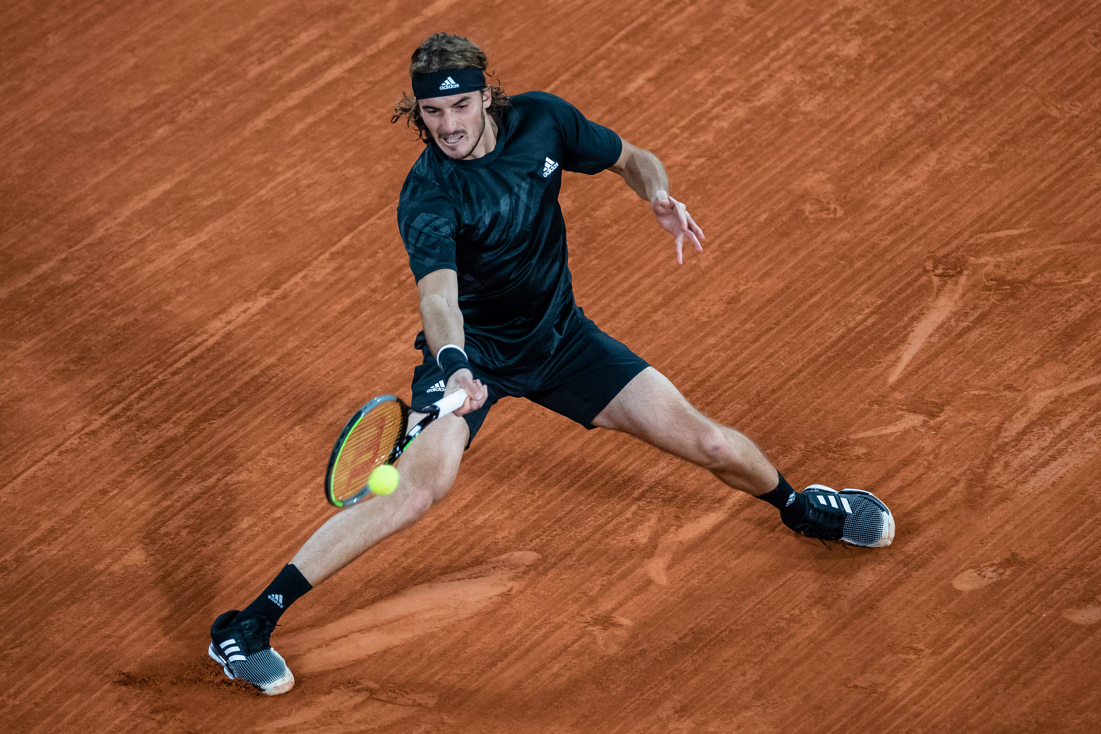 关于西班牙网球队强势美国网球队，西西帕斯绝境逆转的信息