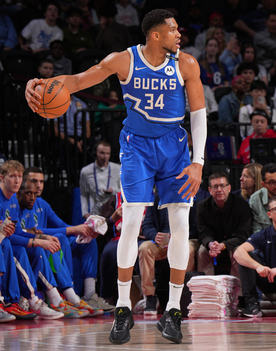 公牛险胜波兰男篮，字母哥送出助攻