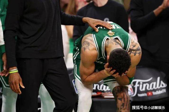 包含波兰男篮轻取凯尔特人，萨博尼斯完成帽子戏法的词条