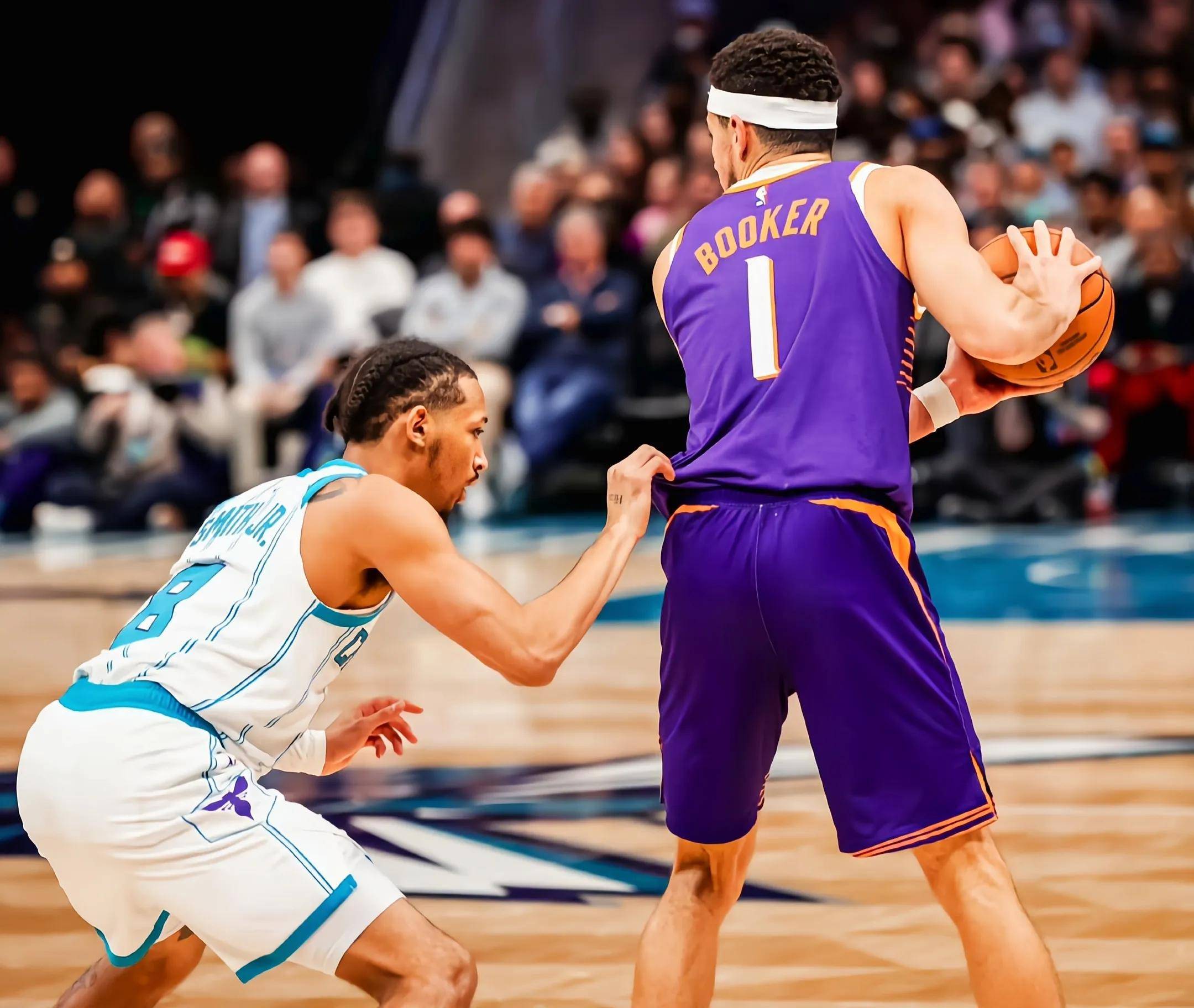 关于意大利男篮轻取尼克斯，布克三分雨点燃全场的信息