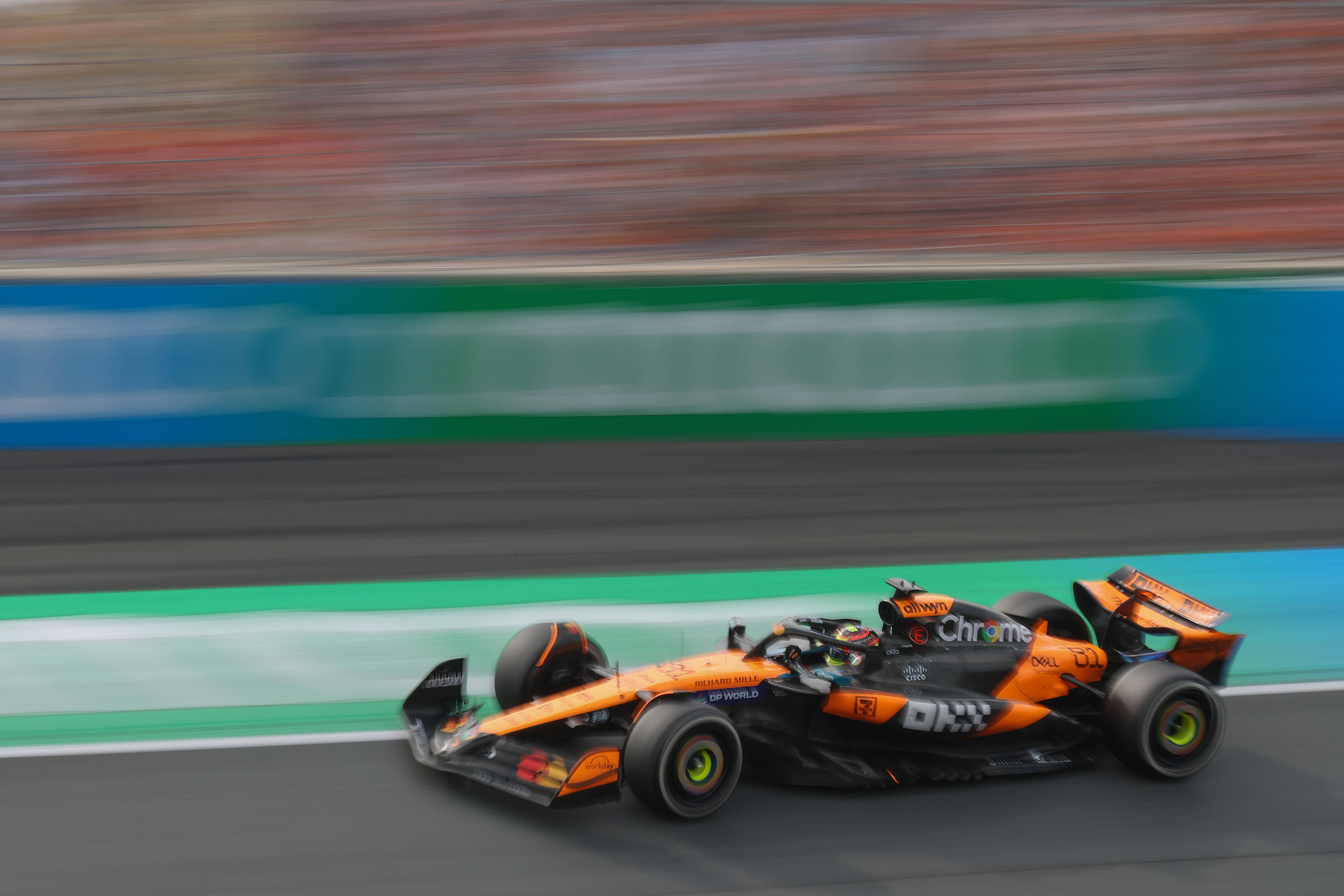 雷诺车队轻取红牛车队，皮亚斯特里带队取胜的简单介绍