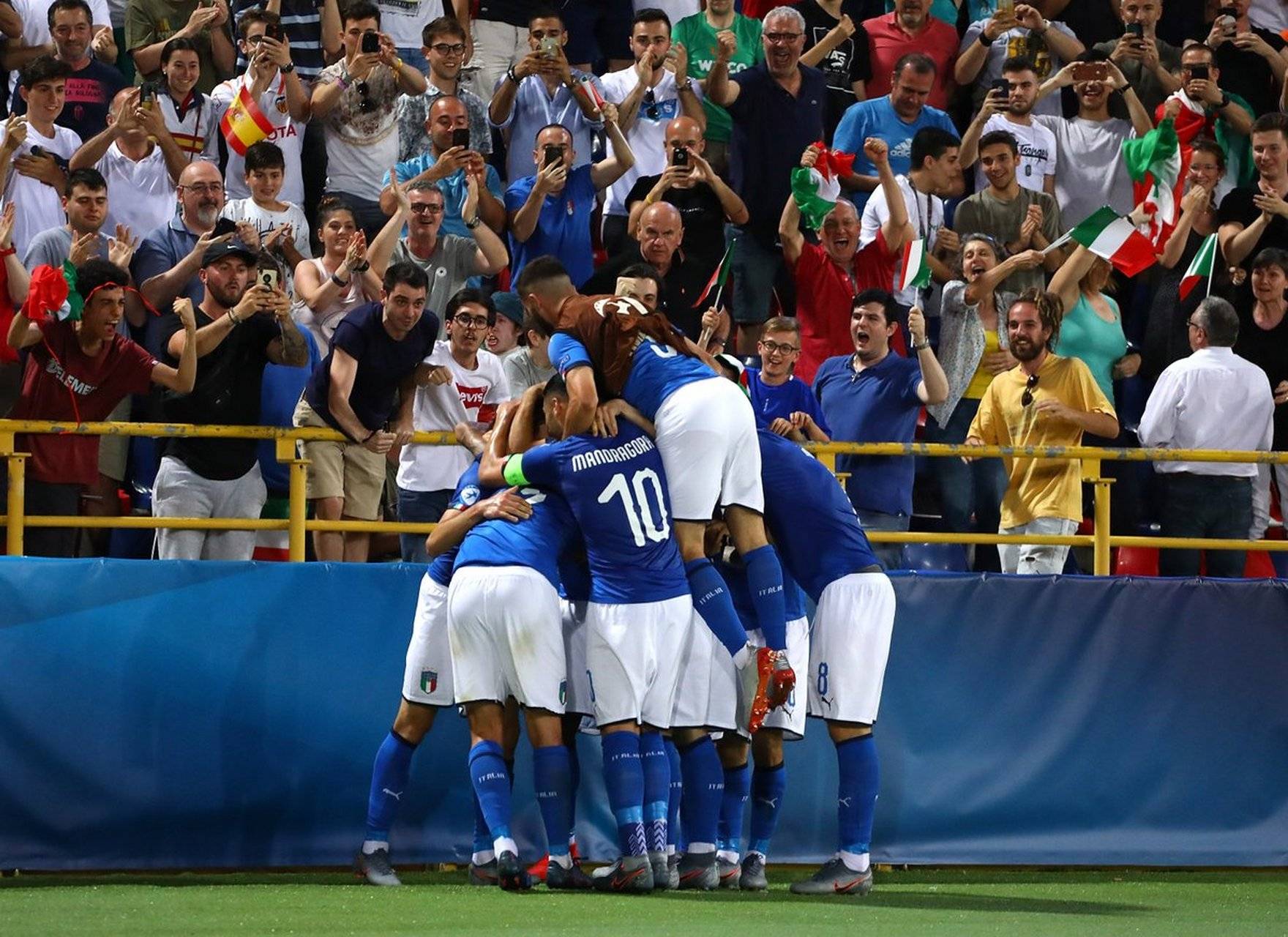 欧预赛激烈对决,各国球队实力不容小觑 欧预赛激烈对决,各国球队实力不容小觑