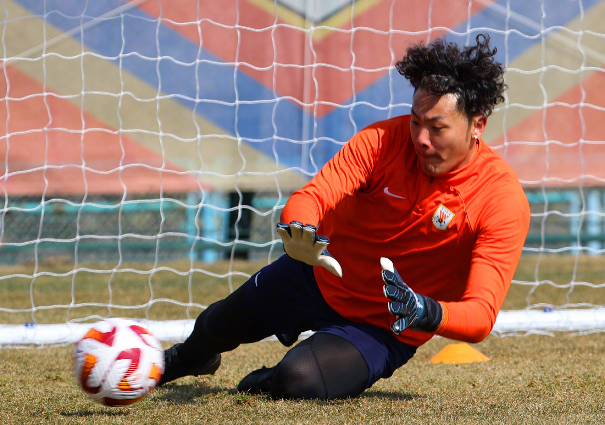 防守漏洞频现,球队全员苦练技术 防守漏洞频现,球队全员苦练技术