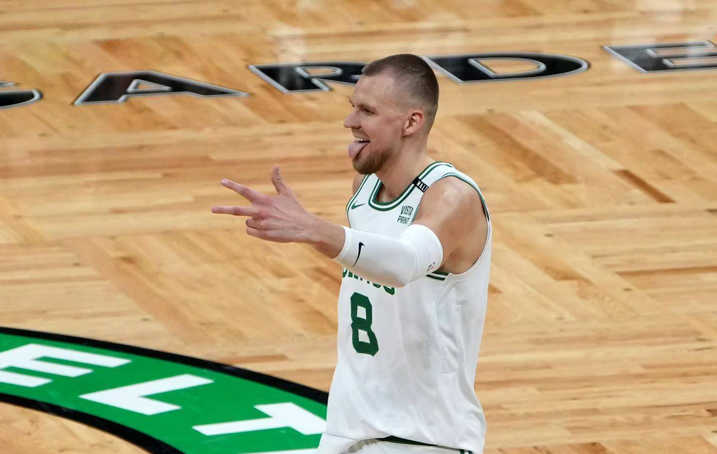 独行侠完美复仇，波尔津吉斯砍下绝杀