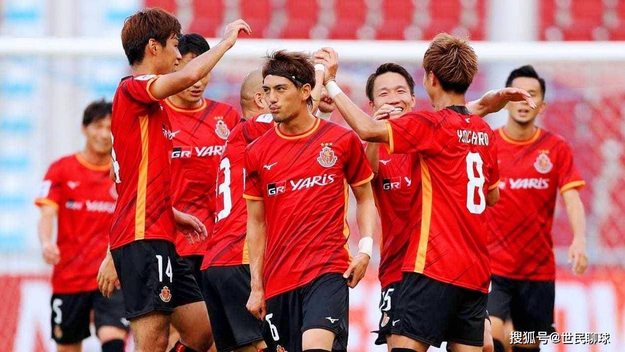 广岛三箭与泰国球队对决，实力对比明显