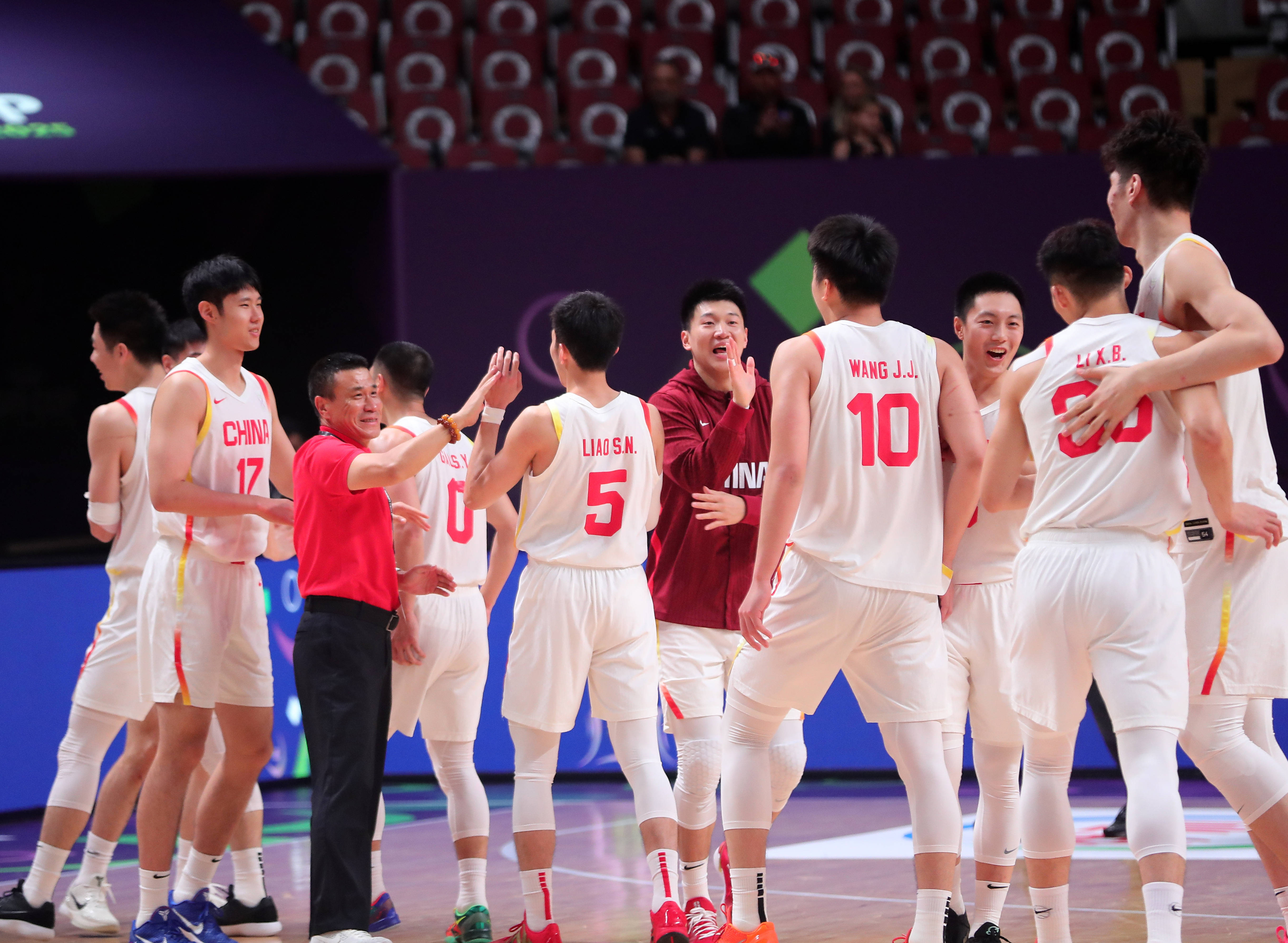 亚洲杯，中国队豪取胜利晋级