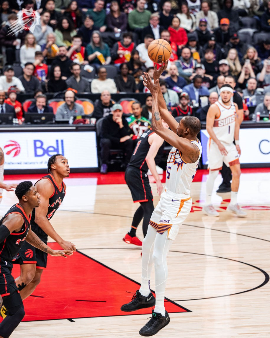 法国男篮鏖战猛龙，东契奇爆发神勇