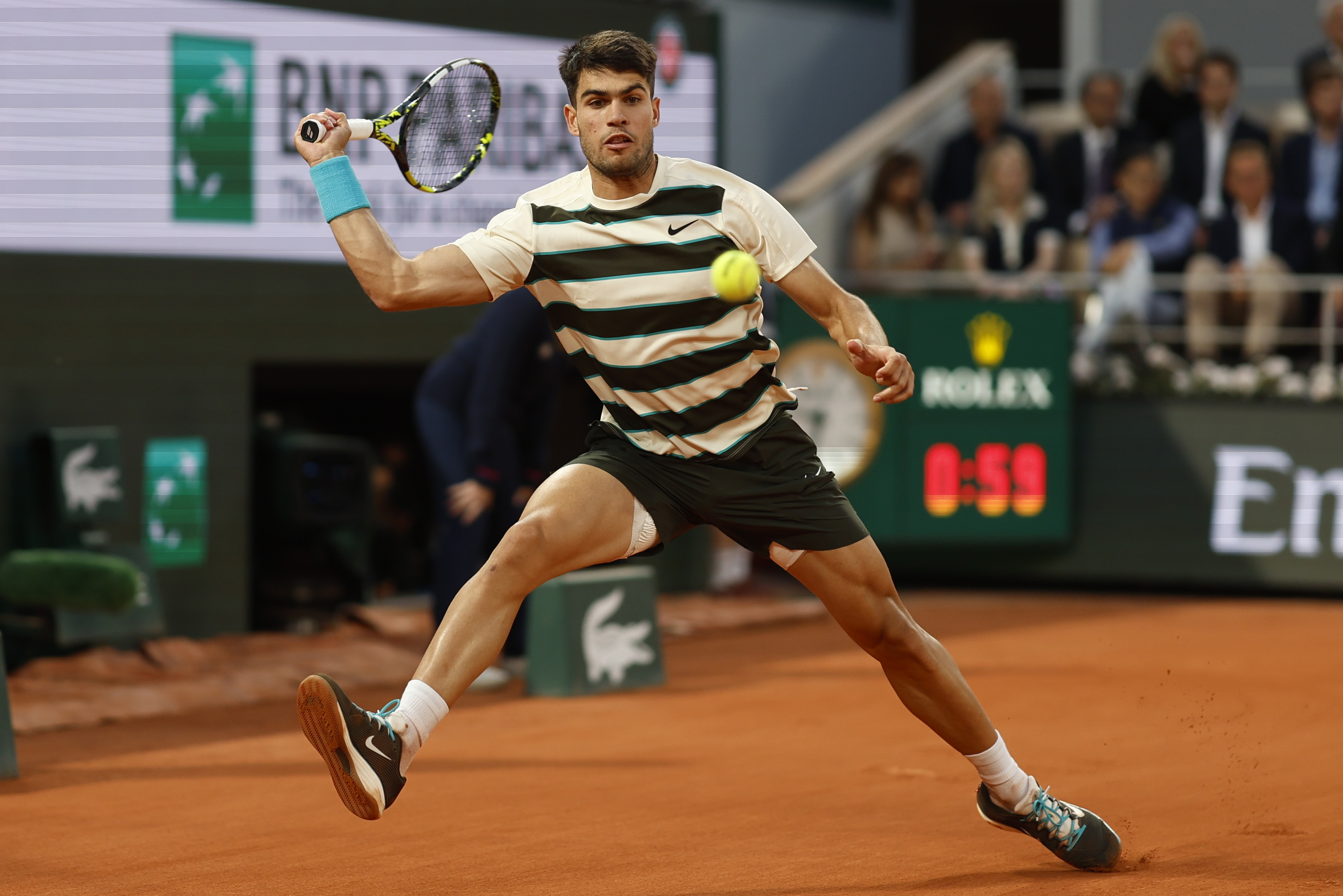 包含澳大利亚网球队绝杀法国网球队，阿尔卡拉斯送出助攻的词条