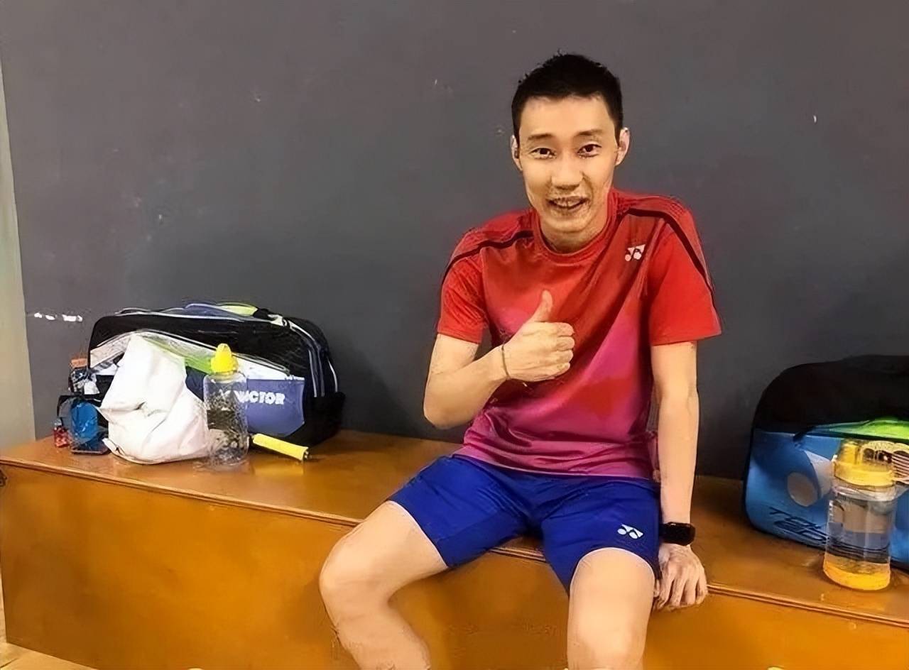 印尼羽毛球队轻取韩国羽毛球队，李宗伟统治全场的简单介绍