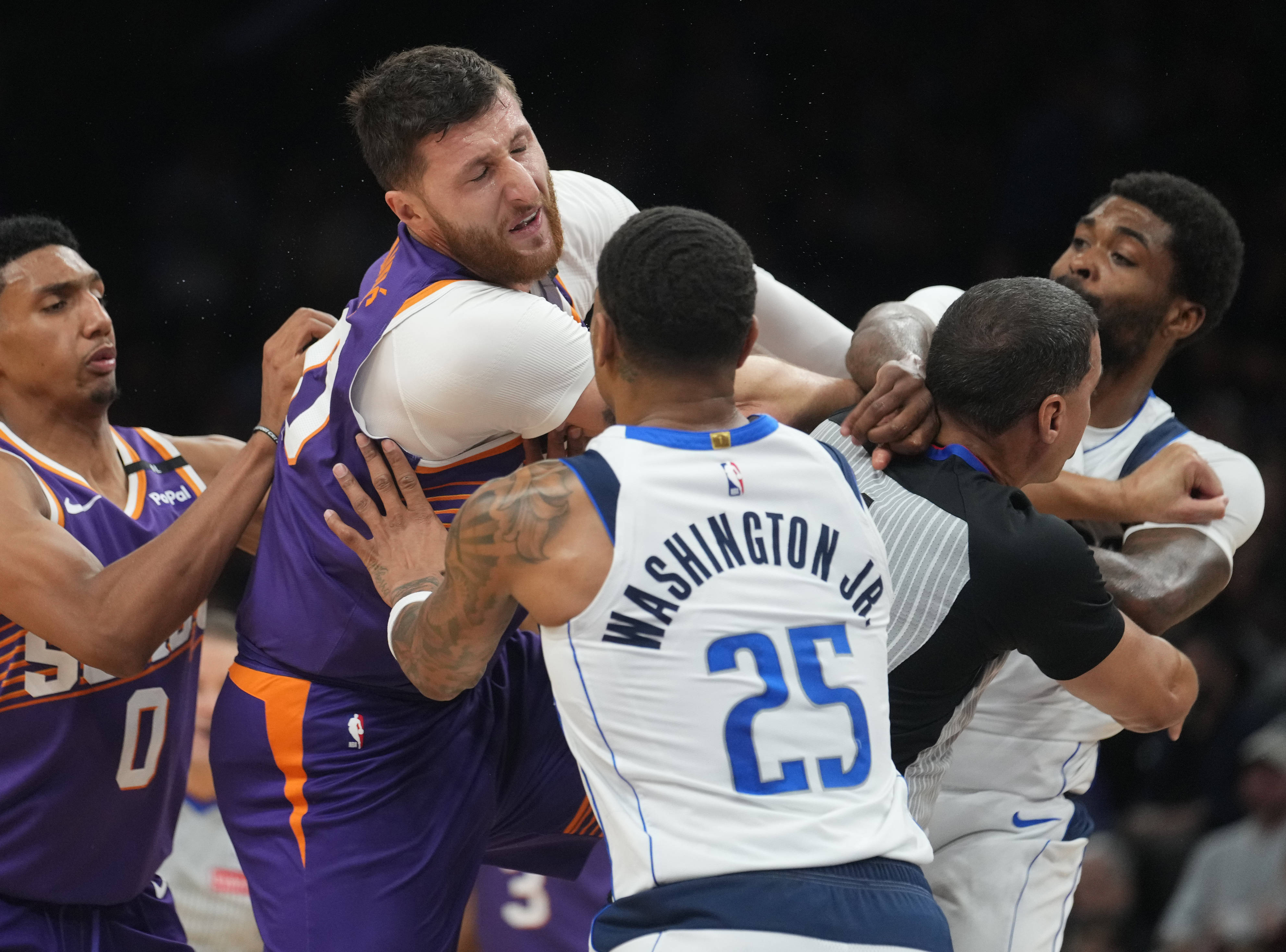 关于菲律宾男篮完胜步行者，布拉德利制霸全场的信息