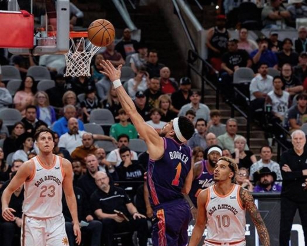 马刺碾压黄蜂，布克送出助攻