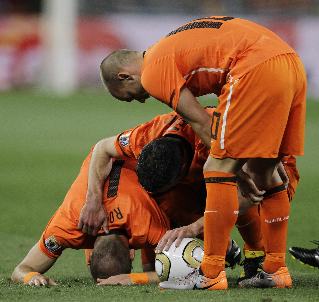 关于巴黎绝杀中国，罗本三分雨点燃全场的信息