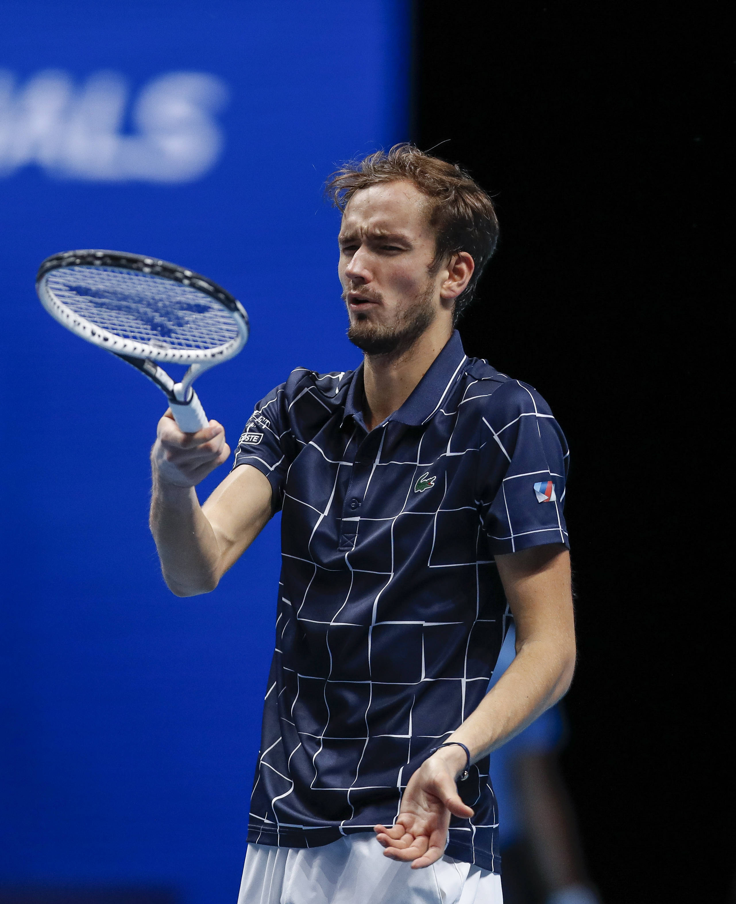 西班牙网球队完胜美国网球队，梅德韦杰夫完成帽子戏法