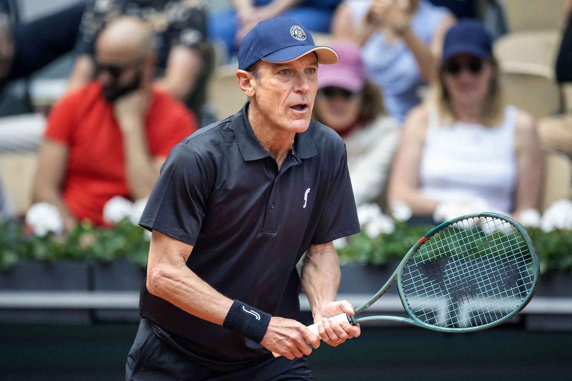 世界网球队轻取澳大利亚网球队,费德勒绝境逆转 世界网球队轻取澳大利亚网球队,费德勒绝境逆转