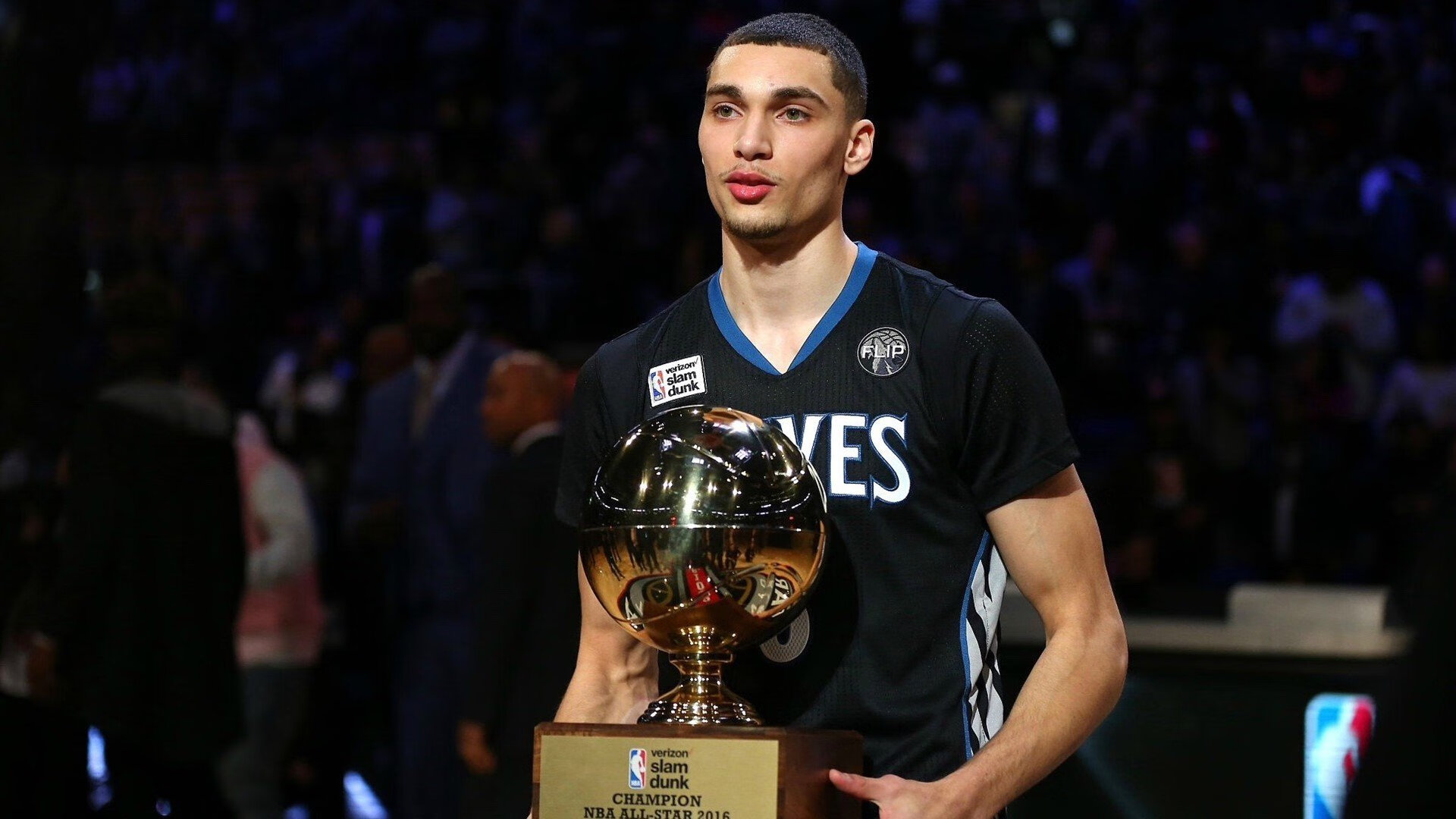 当F1引擎在街道嘶吼，约基奇在丹佛投下沉默的巨影