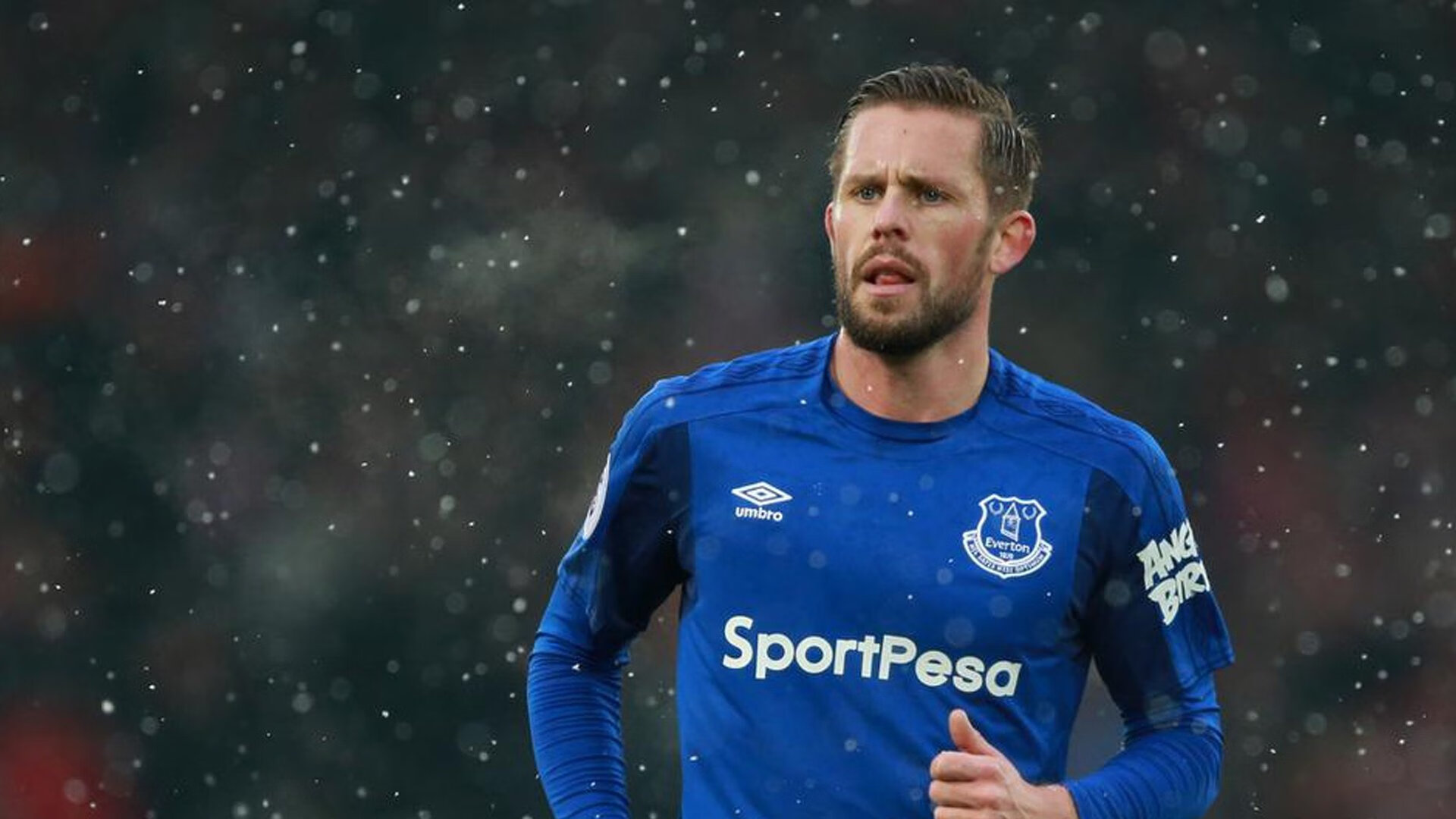 虚拟对决，深圳队轻取湖人，西亚卡姆关键制胜改写篮球想象